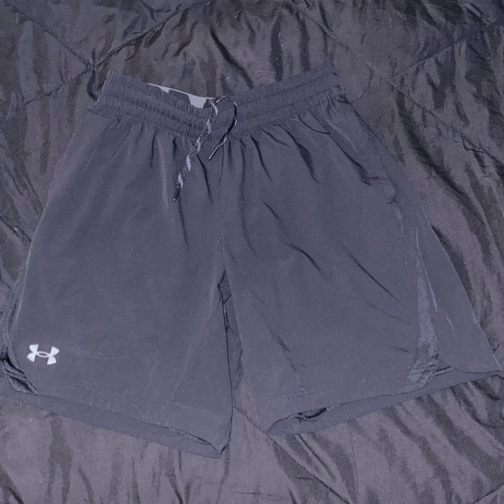 Medium Under armour short used lightly